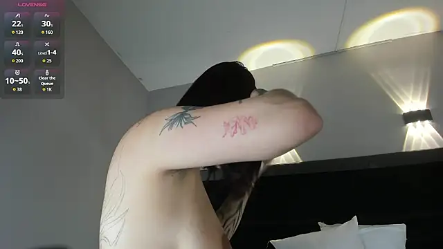 Snapshot of Ravenn21x chatting on 02-18-26, 11:50 Ravenn21x online show from 02-18-26, 11:50