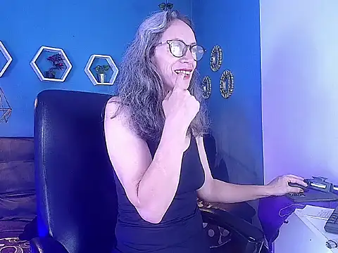 laurasofia45 online show from 02-17-26, 04:02