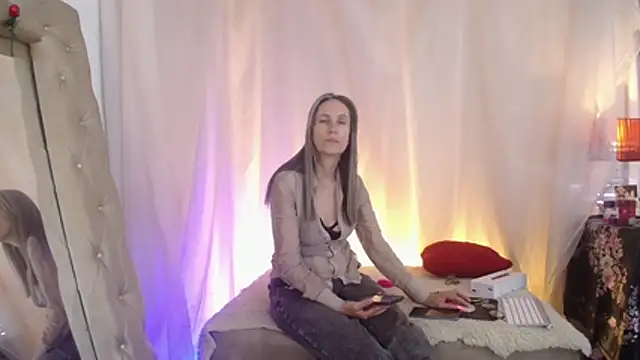 laurasofia45 online show from 06-27-26, 03:00