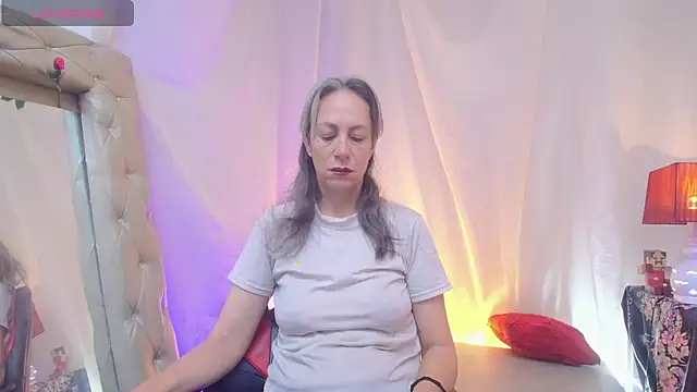 laurasofia45 online show from 07-03-26, 08:10