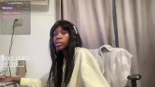 bloggirllaurel online show from 03-25-26, 11:22