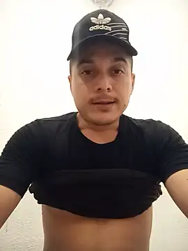 Snapshot of Reuss25 chatting on 06-16-26, 11:46 Reuss25 online show from 06-16-26, 11:46