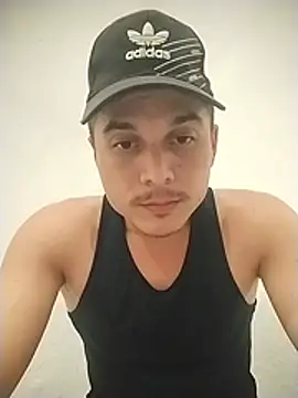Snapshot of Reuss25 chatting on 07-17-26, 04:41 Reuss25 online show from 07-17-26, 04:41