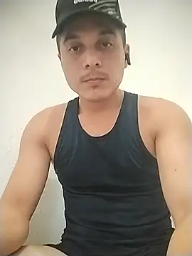 Snapshot of Reuss25 chatting on 07-18-26, 12:37 Reuss25 online show from 07-18-26, 12:37