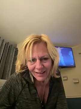 Snapshot of FireAfterDark chatting on 04-20-26, 06:49 FireAfterDark online show from 04-20-26, 06:49
