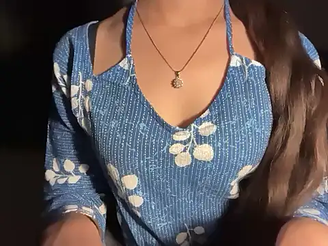 Snapshot of Simran_kaurr chatting on 04-04-26, 06:00 Simran kaurr online show from 04-04-26, 06:00