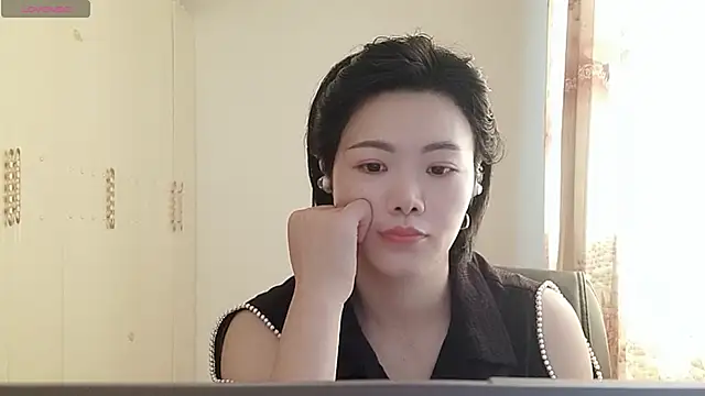 Snapshot of Nikishine chatting on 06-18-26, 06:24 Nikishine online show from 06-18-26, 06:24