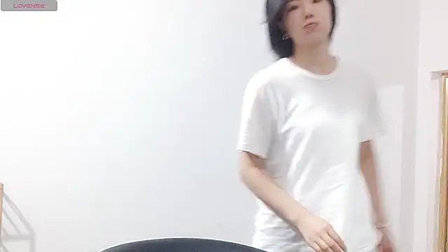 Snapshot of Nikishine chatting on 07-31-26, 01:43 Nikishine online show from 07-31-26, 01:43