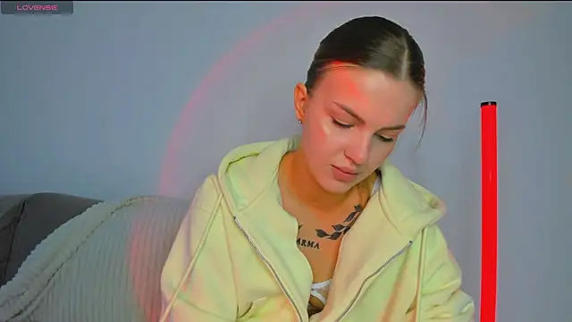 Snapshot of AkylinaGold chatting on 05-27-26, 01:57 AkylinaGold online show from 05-27-26, 01:57