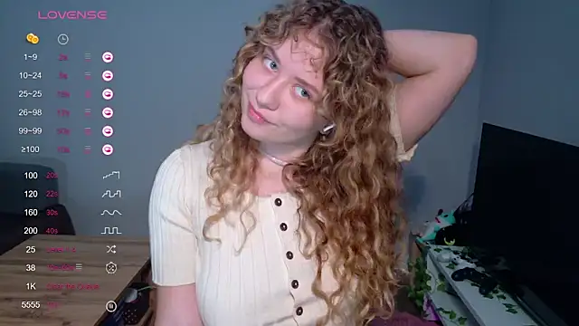 Snapshot of Milounee chatting on 06-06-26, 08:30 Milounee online show from 06-06-26, 08:30