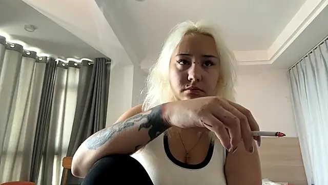 Snapshot of LuxureMia chatting on 02-02-26, 05:06 LuxureMia online show from 02-02-26, 05:06