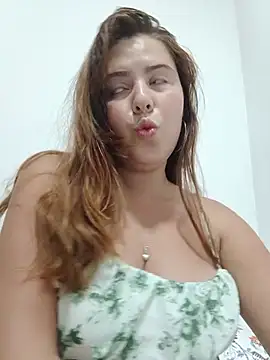 Snapshot of lyss_muller chatting on 07-17-26, 12:06 lyss muller online show from 07-17-26, 12:06