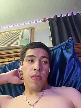 Snapshot of Tupapi696969q chatting on 05-16-26, 04:31 Tupapi696969q online show from 05-16-26, 04:31