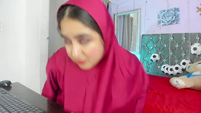 Snapshot of SamiraAwada chatting on 06-23-26, 07:23 SamiraAwada online show from 06-23-26, 07:23