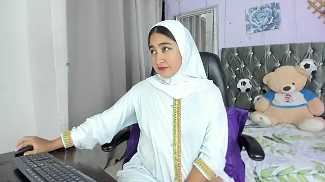 Snapshot of SamiraAwada chatting on 06-24-26, 07:35 SamiraAwada online show from 06-24-26, 07:35