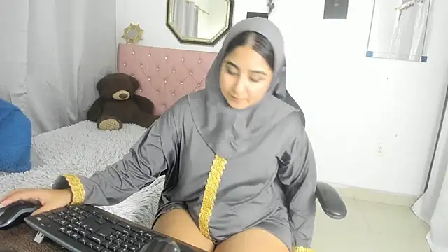 Snapshot of SamiraAwada chatting on 07-14-26, 07:30 SamiraAwada online show from 07-14-26, 07:30