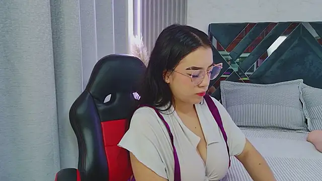 AmyTorres  online show from 04-08-26, 03:34