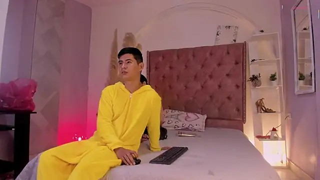 Snapshot of ROUS_AND_ARLEY chatting on 02-05-26, 12:21 ROUS AND ARLEY online show from 02-05-26, 12:21