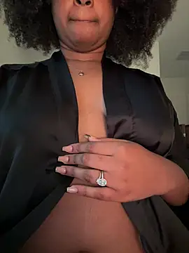 Snapshot of cocoaswretie chatting on 02-12-26, 11:44 cocoaswretie online show from 02-12-26, 11:44