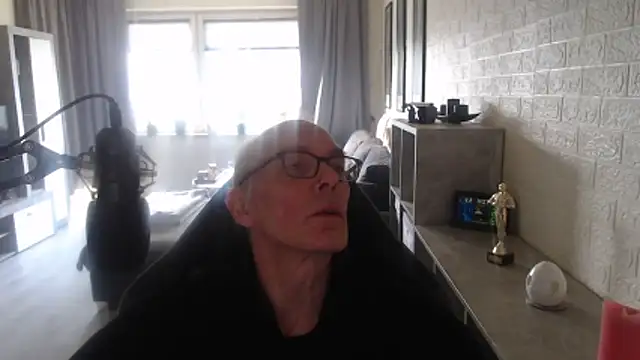 Snapshot of KoelnKoeln chatting on 02-01-26, 01:09 KoelnKoeln online show from 02-01-26, 01:09