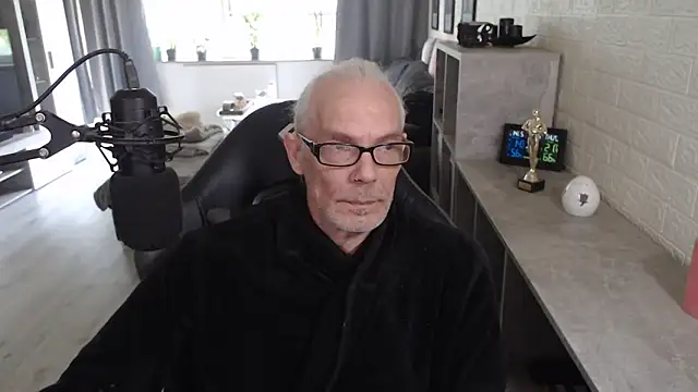 Snapshot of KoelnKoeln chatting on 05-14-26, 02:57 KoelnKoeln online show from 05-14-26, 02:57