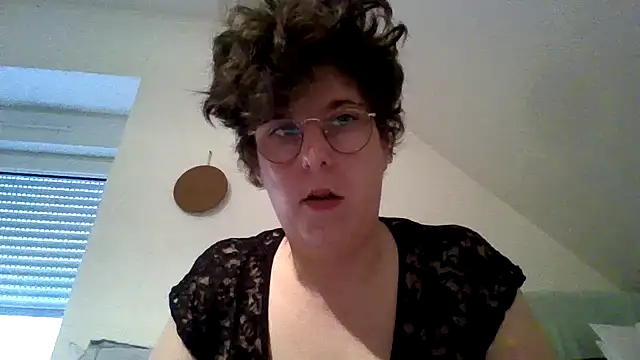 OIseauNoir88 online show from 02-10-26, 09:02