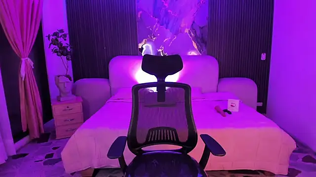Snapshot of JazminRusso_ chatting on 04-27-26, 06:44 JazminRusso online show from 04-27-26, 06:44