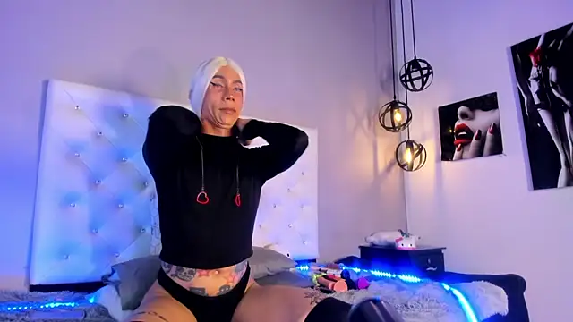 Rose peterson  online show from 02-10-26, 03:21