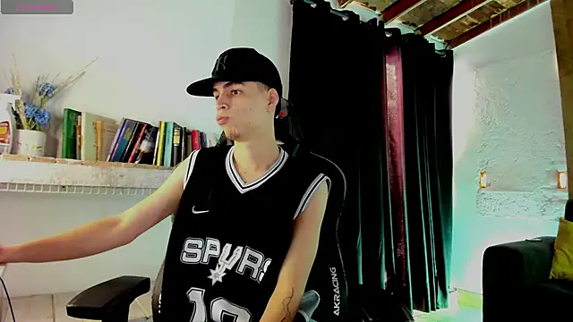 Snapshot of juan_posada chatting on 02-17-26, 05:52 juan posada online show from 02-17-26, 05:52