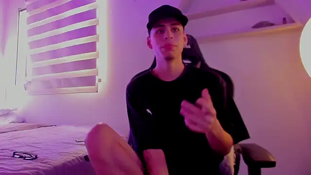 Snapshot of juan_posada chatting on 02-19-26, 02:57 juan posada online show from 02-19-26, 02:57