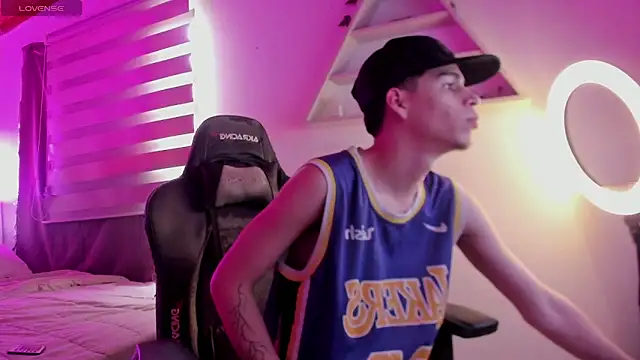 Snapshot of juan_posada chatting on 02-21-26, 03:02 juan posada online show from 02-21-26, 03:02