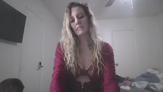 Snapshot of lynnthomas chatting on 02-24-26, 10:13 lynnthomas online show from 02-24-26, 10:13