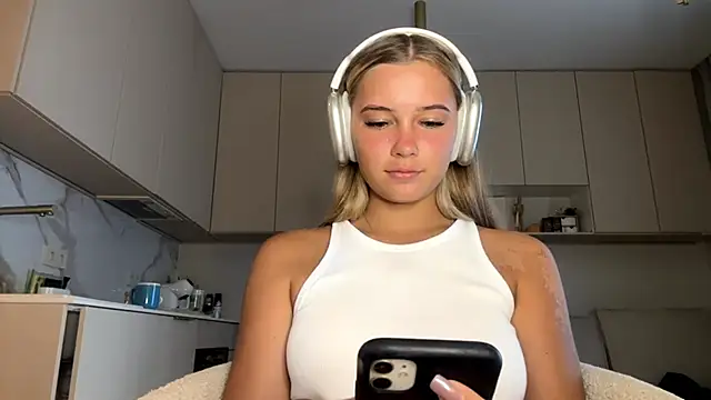 Snapshot of SeveralDip chatting on 02-15-26, 12:25 SeveralDip online show from 02-15-26, 12:25