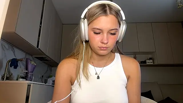 Snapshot of SeveralDip chatting on 02-25-26, 12:26 SeveralDip online show from 02-25-26, 12:26