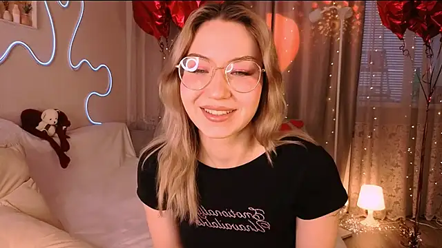 Snapshot of lusciousslily chatting on 02-27-26, 01:38 lusciousslily online show from 02-27-26, 01:38