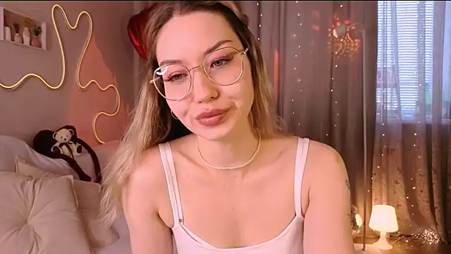 Snapshot of lusciousslily chatting on 03-04-26, 04:29 lusciousslily online show from 03-04-26, 04:29