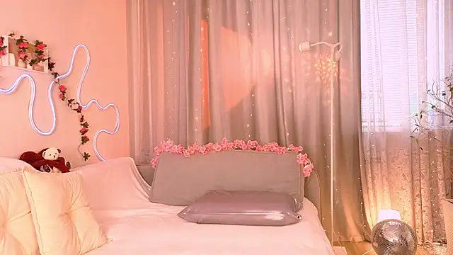 Snapshot of lusciousslily chatting on 04-10-26, 04:39 lusciousslily online show from 04-10-26, 04:39