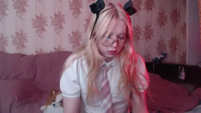 Snapshot of Cutie_Bambi chatting on 02-07-26, 12:20 Cutie Bambi online show from 02-07-26, 12:20