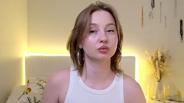 Snapshot of CandiceKingzzz chatting on 02-11-26, 03:50 CandiceKingzzz online show from 02-11-26, 03:50