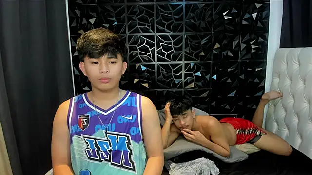 xlovercutietwink online show from 04-06-26, 06:20
