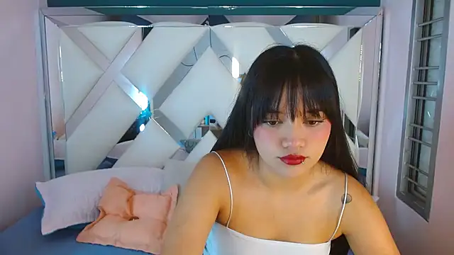 Snapshot of Kaytlin_James chatting on 03-03-26, 12:00 Kaytlin James online show from 03-03-26, 12:00