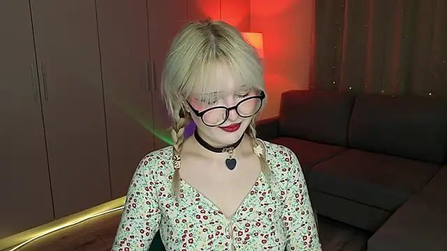 Snapshot of Mary_Piersen chatting on 02-16-26, 10:06 Mary Piersen online show from 02-16-26, 10:06