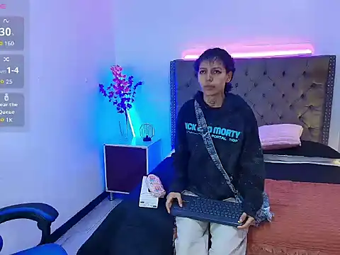 Snapshot of HannahBlue_ chatting on 03-03-26, 12:11 HannahBlue online show from 03-03-26, 12:11