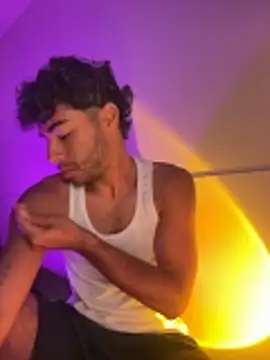 Snapshot of its_alejandro27 chatting on 02-25-26, 01:59 its alejandro27 online show from 02-25-26, 01:59