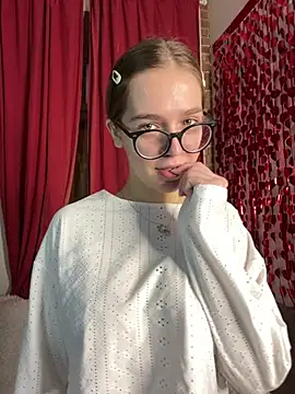 Snapshot of MyKittySayMeow chatting on 02-15-26, 08:49 MyKittySayMeow online show from 02-15-26, 08:49