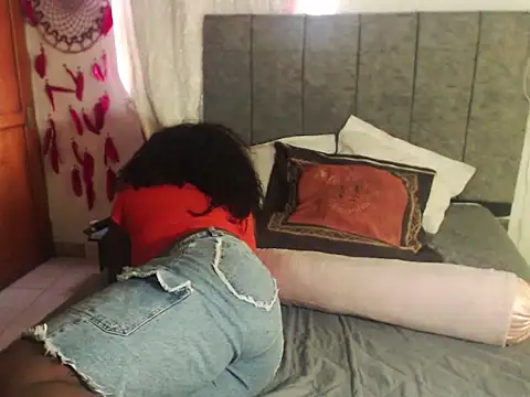 Snapshot of karlaebony chatting on 02-14-26, 06:15 karlaebony online show from 02-14-26, 06:15