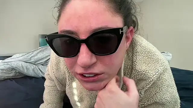 Snapshot of mr_mrs_glitter chatting on 01-31-26, 08:29 mr mrs glitter online show from 01-31-26, 08:29