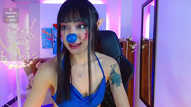 Snapshot of FIORELLA_L chatting on 02-18-26, 12:01 FIORELLA L online show from 02-18-26, 12:01