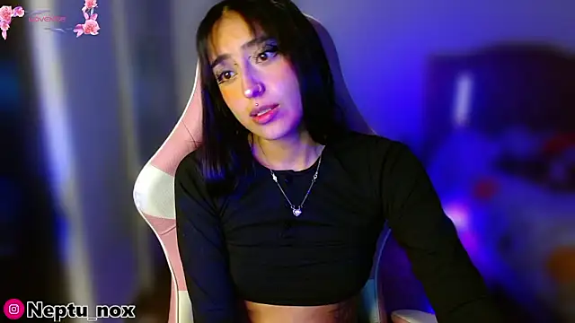 Snapshot of kuromi_x chatting on 02-18-26, 05:03 kuromi x online show from 02-18-26, 05:03