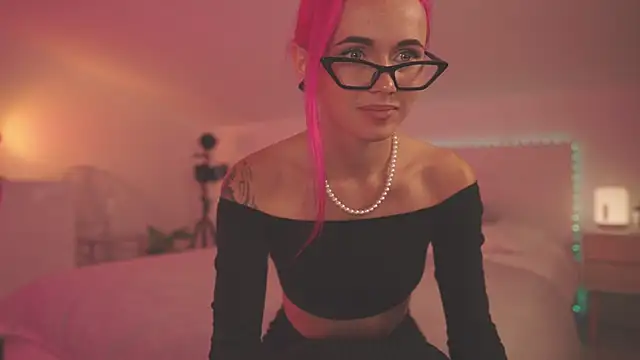 Snapshot of Sarah_Pink chatting on 12-01-24, 06:08 Sarah Pink online show from 12-01-24, 06:08